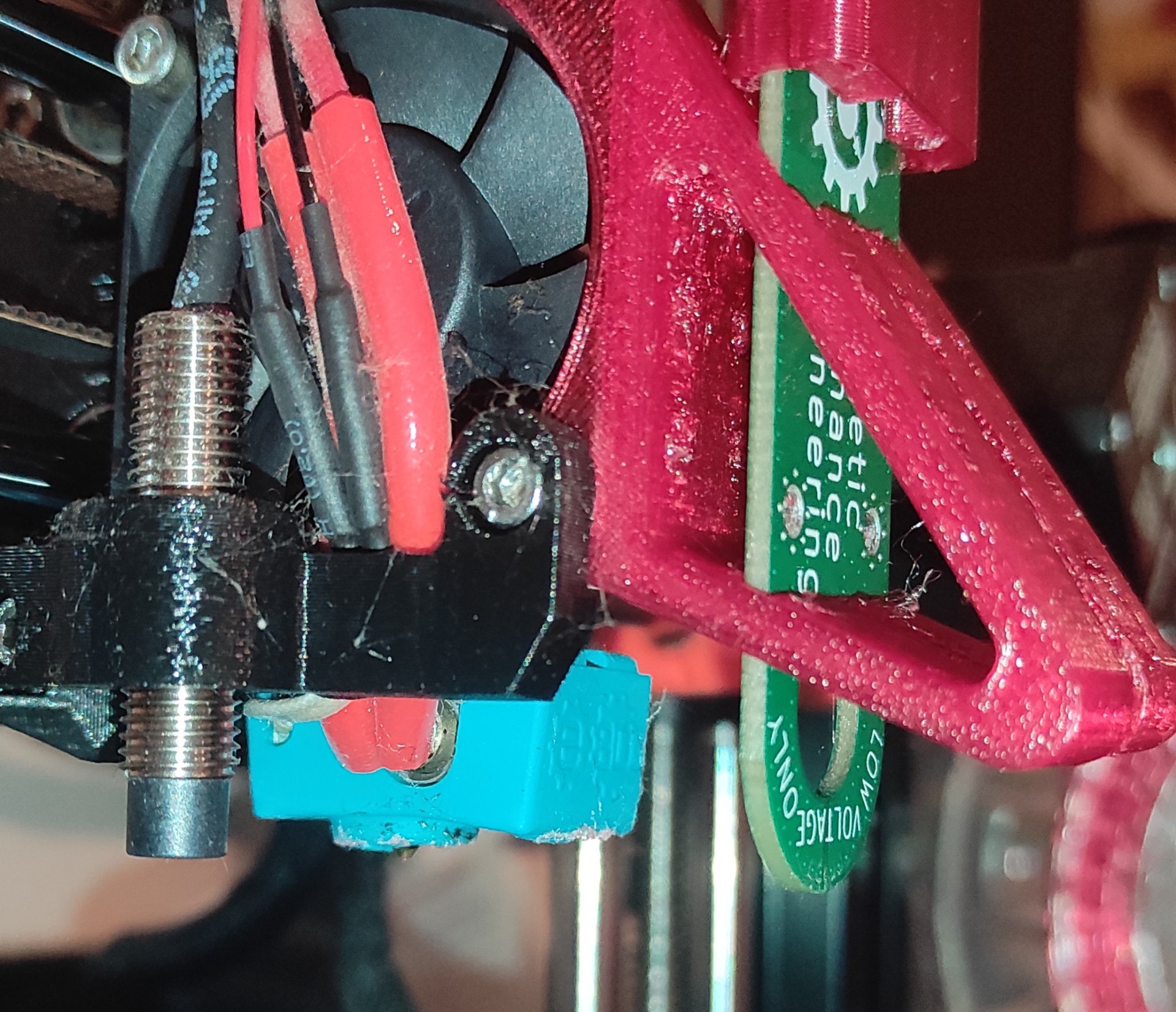 Picture shows prusa mini head with attached 3D printed probe H-type holder. Inside of holder there is probe.